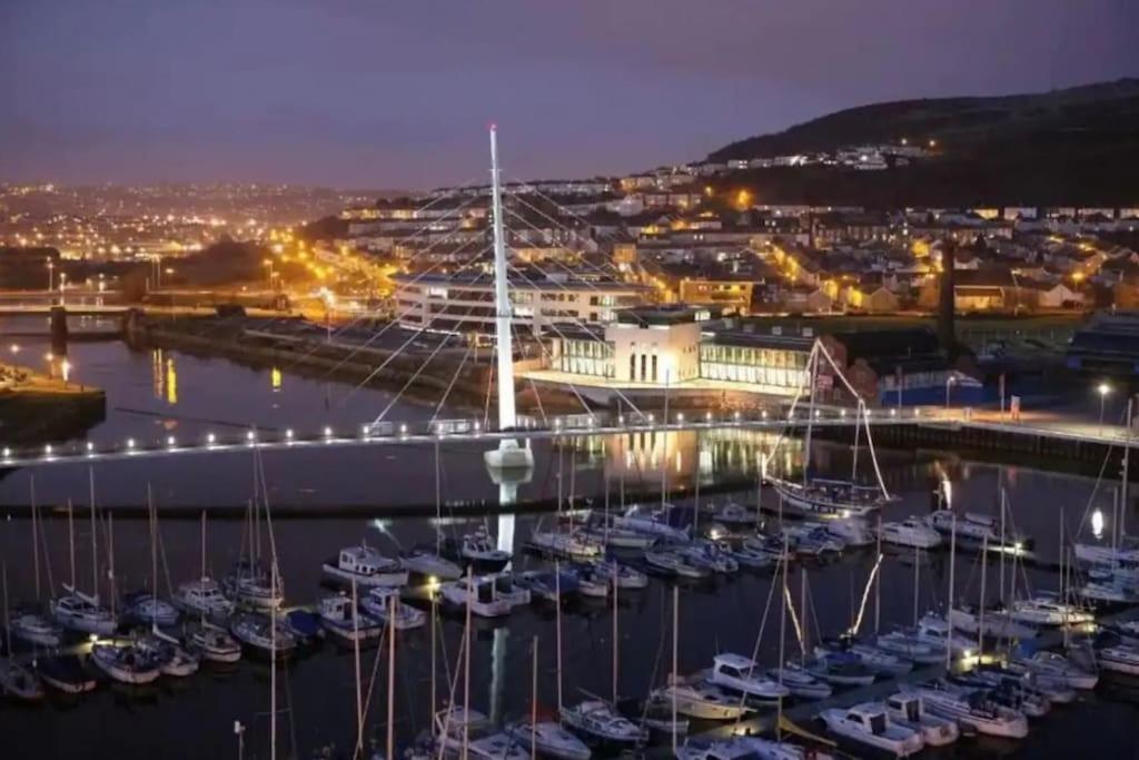Luxe Living Family Home - Beach, Wifi, Parking Swansea Luaran gambar