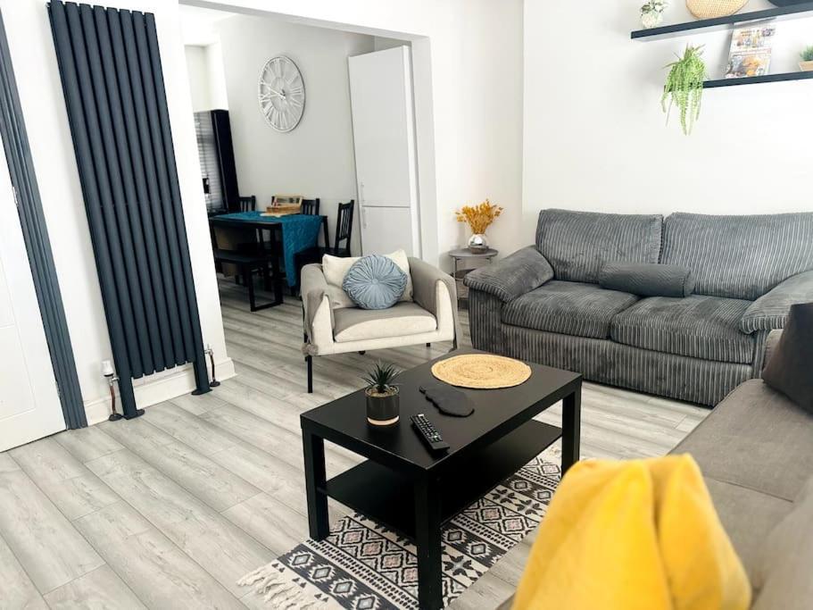 Luxe Living Family Home - Beach, Wifi, Parking Swansea Luaran gambar